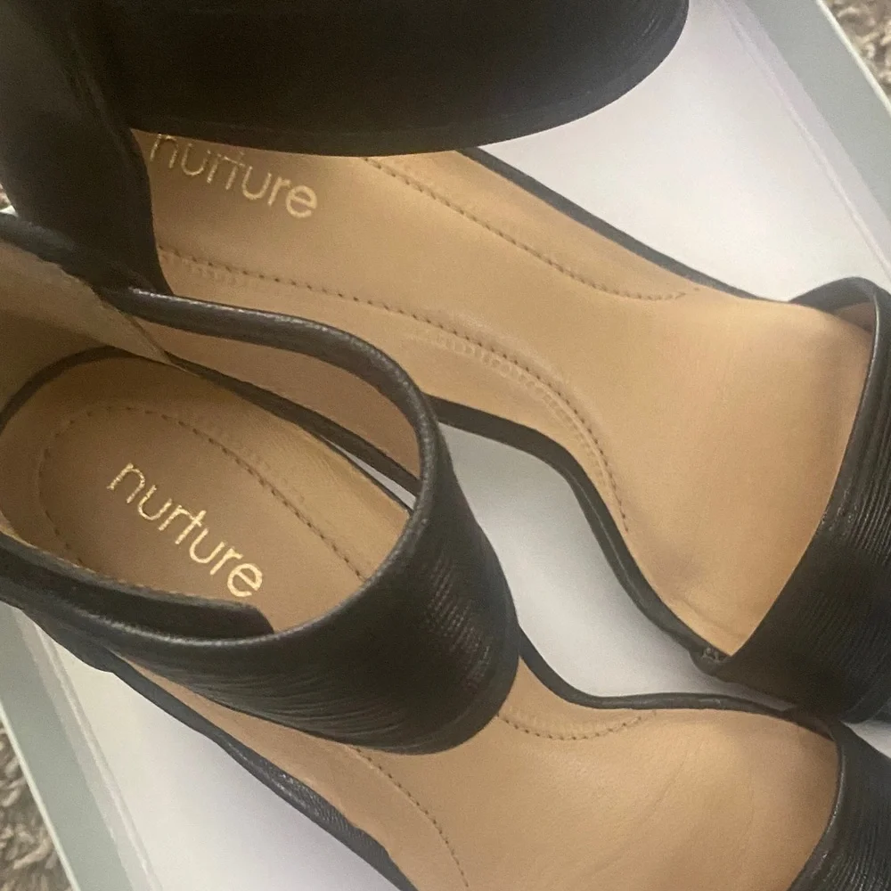 Nurture by Lamaze Black Heeled Sandals - Picture 4 of 7